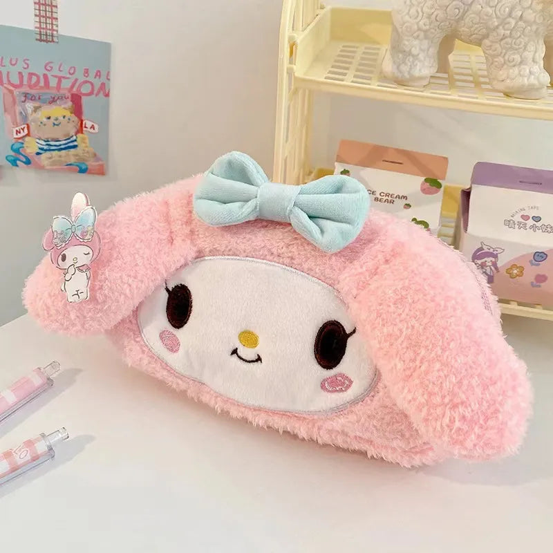 ESTOJO DE PELÚCIA SANRIO - PORTA LÁPIS