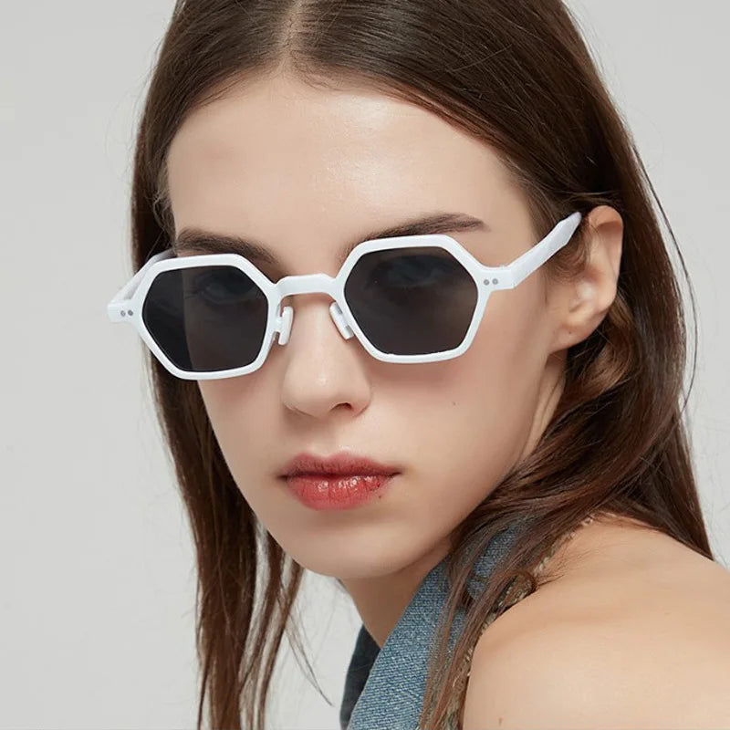 Vintage Polygon Square Women Sunglasses Fashion Hexagon Clear Ocean Lens Shades UV400 Men Rivets Sun Glasses Oculus GatoGeek 