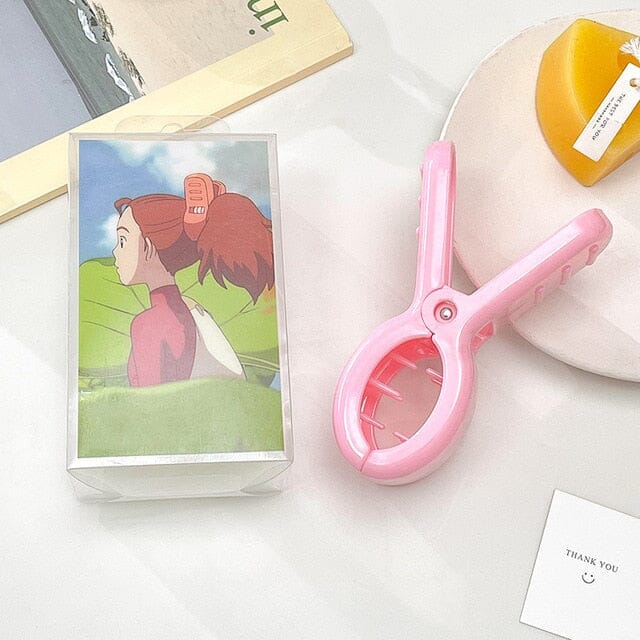 Prendedor de Cabelo Arriety O Mundo dos Pequeninos Estudio Ghibli Ghibli Escala GatoGeek Rosa + Brinde 